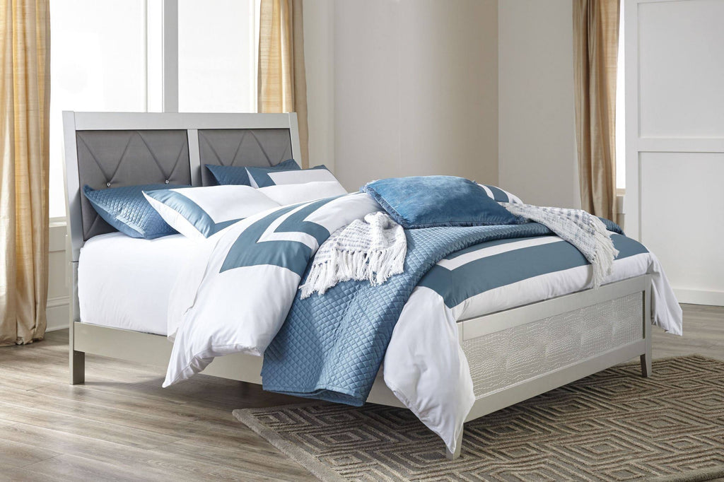King Panel Bed D42482