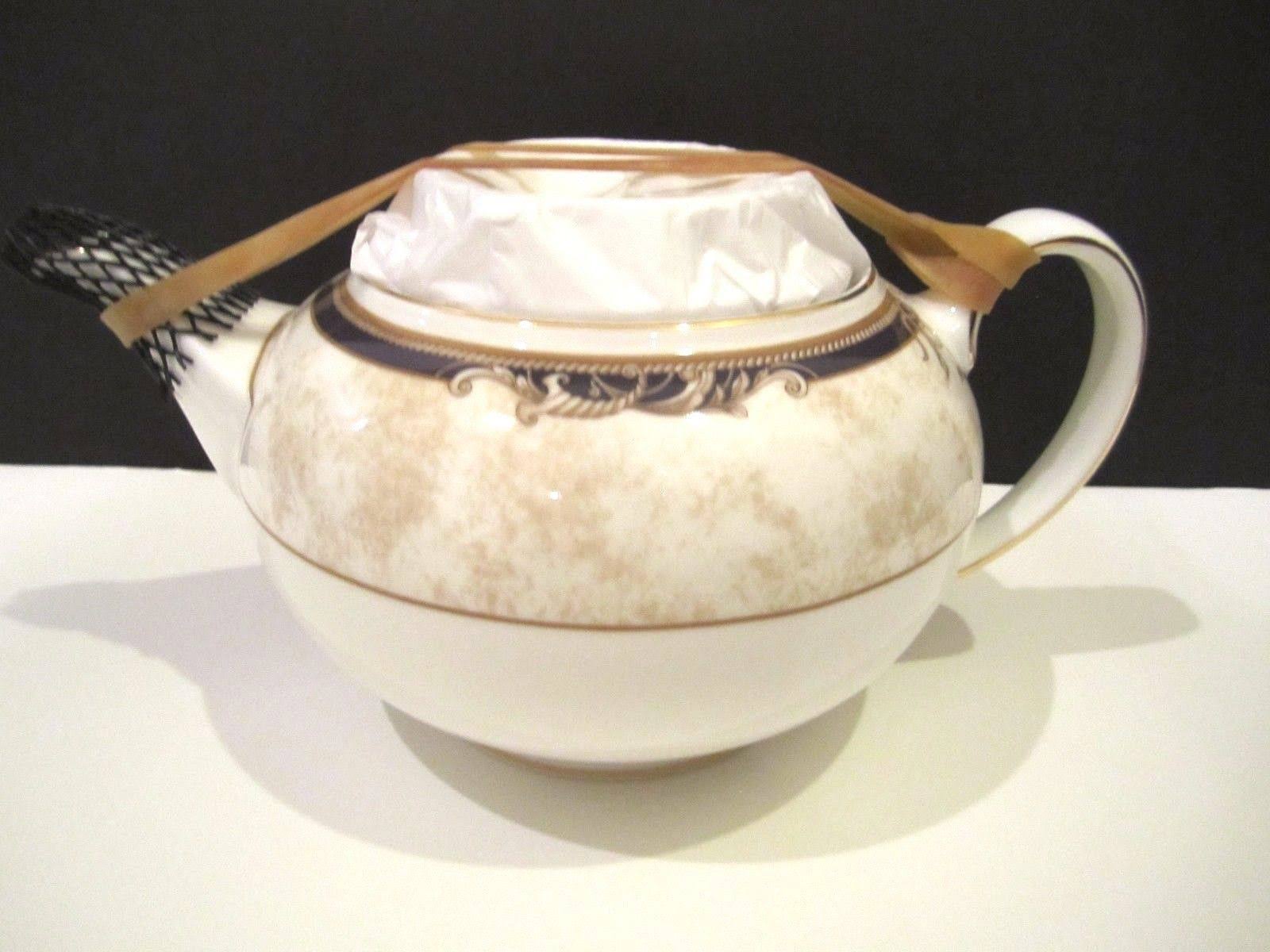 Cornucopia Teapot F1888