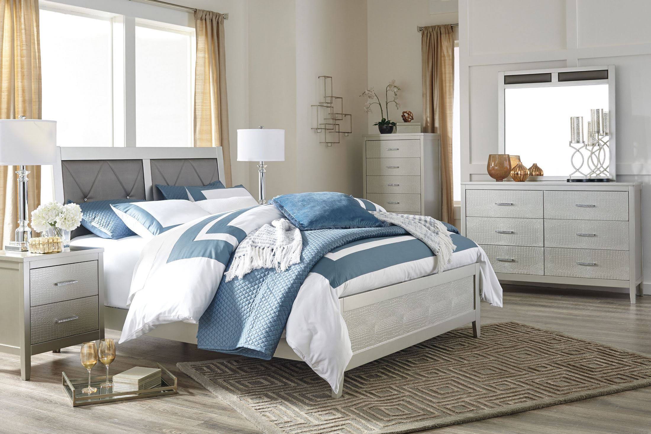 King Panel Bed D42482