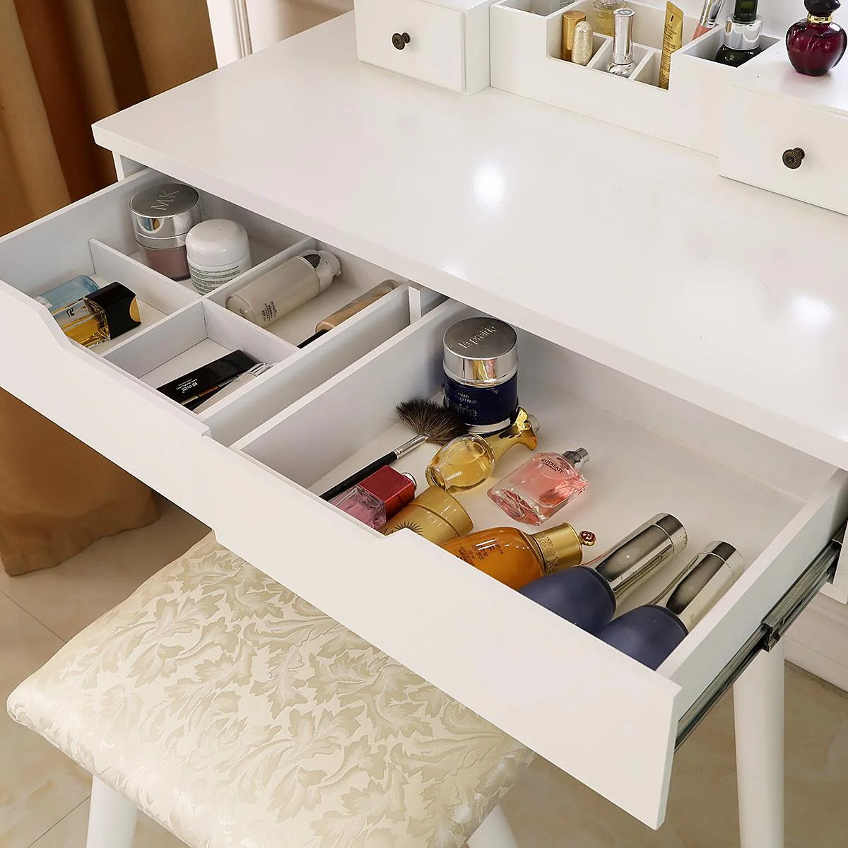 White Round Makeup Vanity Table with Lighted Mirror and Cushioned Stool D228