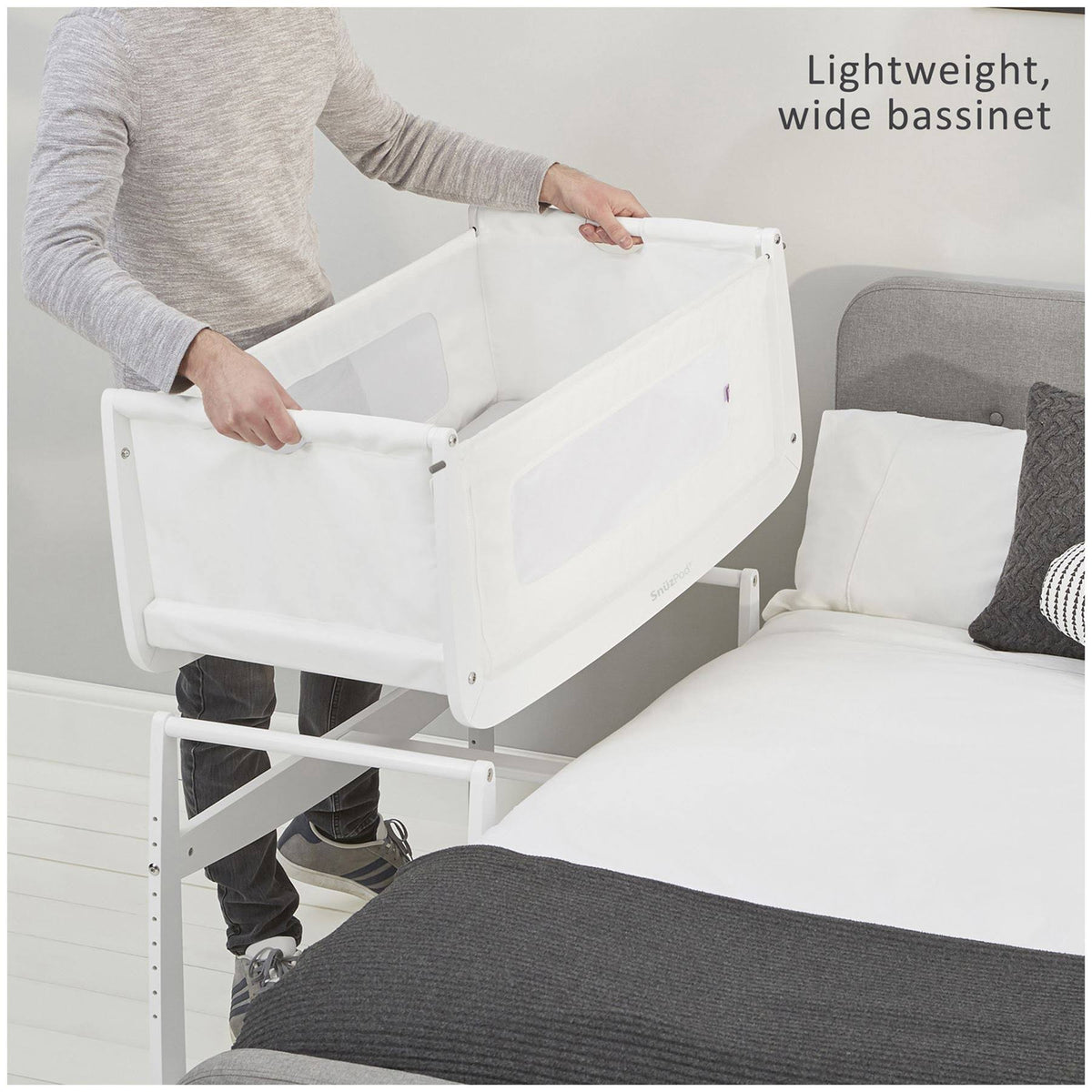 White Bedside Crib Q96918