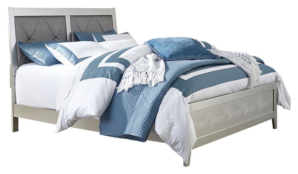 King Panel Bed D42482